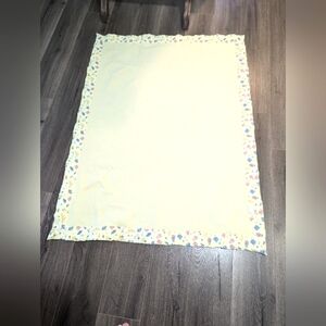 Vintage 70's Bunny Esmond Baby yellow Blanket Satin Trim acrylic 36 x 48.